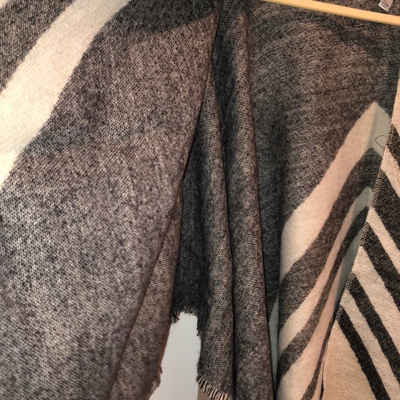 Beige Open Sweater Shawl - Picture 3 of 3